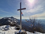 05 Dalla croce del Monte Ocone (1351 m) vista sul dirimpettaio Monte Tesoro (1432 m)